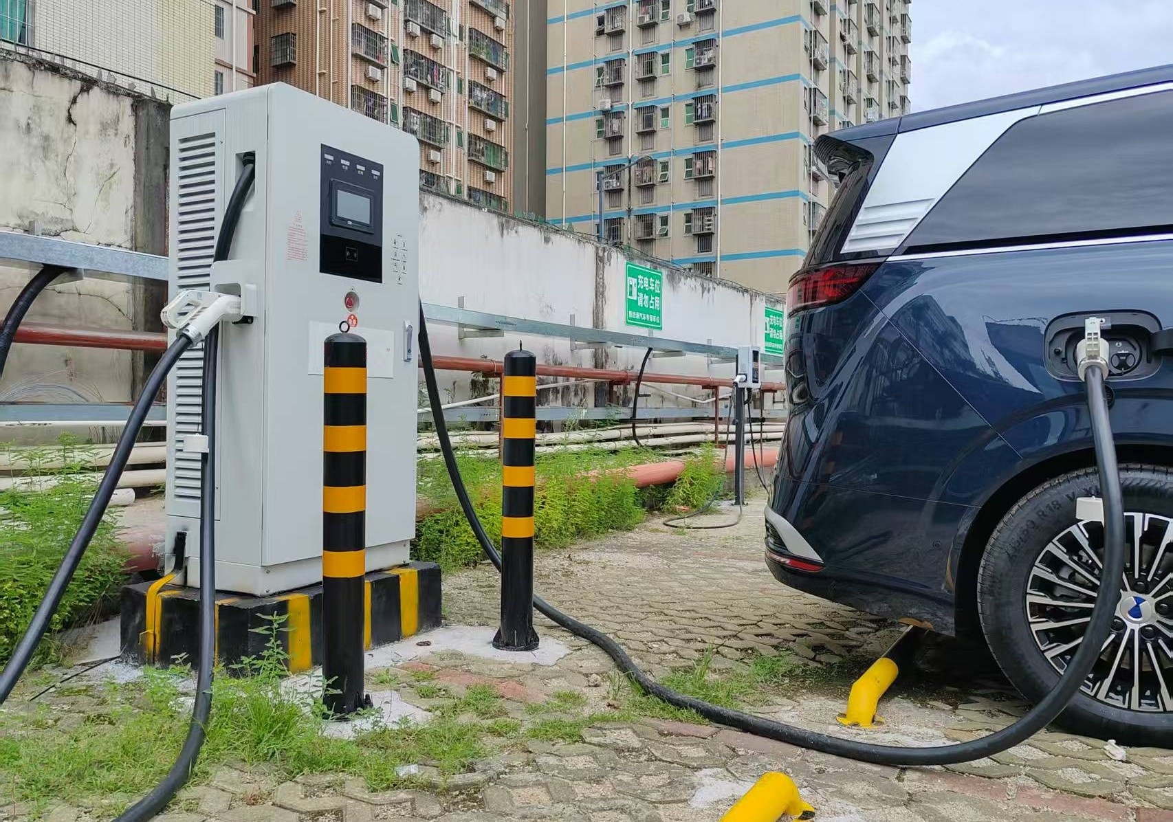 強強聯(lián)合 共筑綠色出行新標桿--我司120KW直流快充樁落地裕同集團